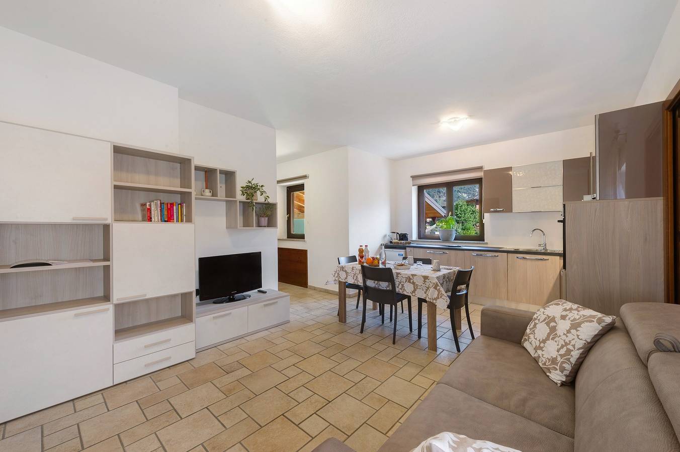Appartement entier, Appartement 'Casa Vacanze Villatanya - Cir 0014' avec vue sur la montagne, jardin partagé et Wi-Fi in Verrès, Comune di Verrès