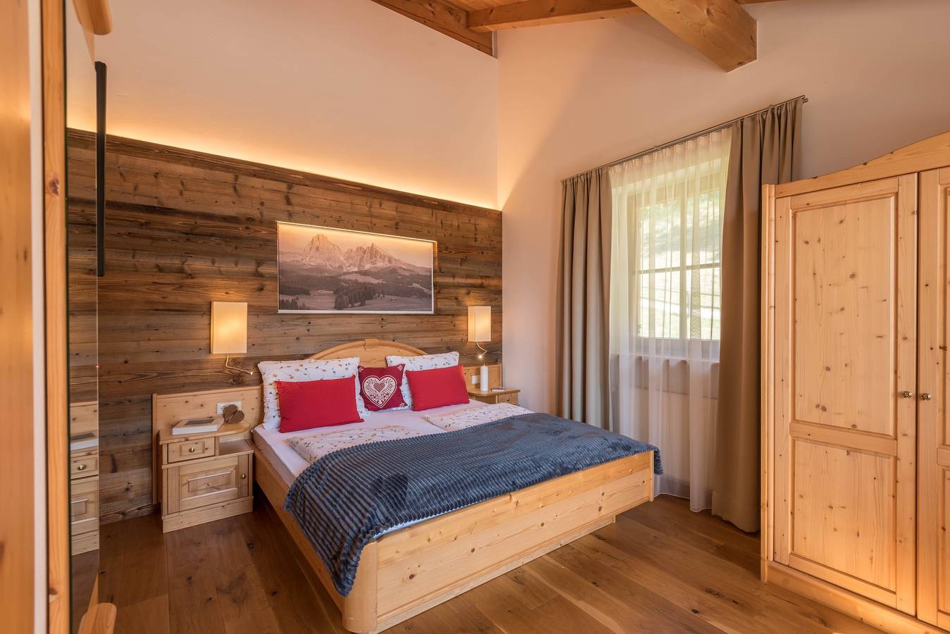 Ganze Wohnung, Moderne "Ferienwohnung Sella" mit Bergblick, Wlan, Balkon, Garten & Terrasse in Lajen, Dolomiti Superski