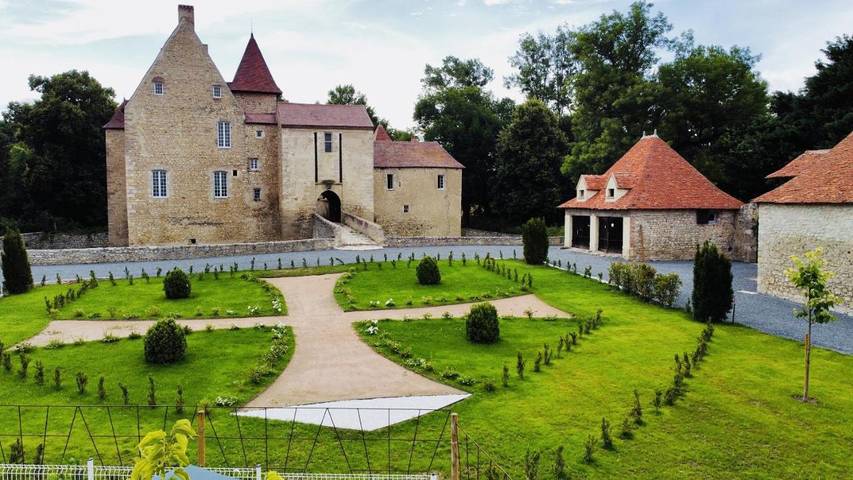 Gîte pour 6 personnes, avec jardin et piscine à Vicq