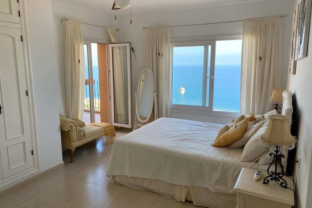 Vrijstaande villa met een fantastisch uitzicht en een privézwembad. in Playa de las Ventanicas, Mojácar