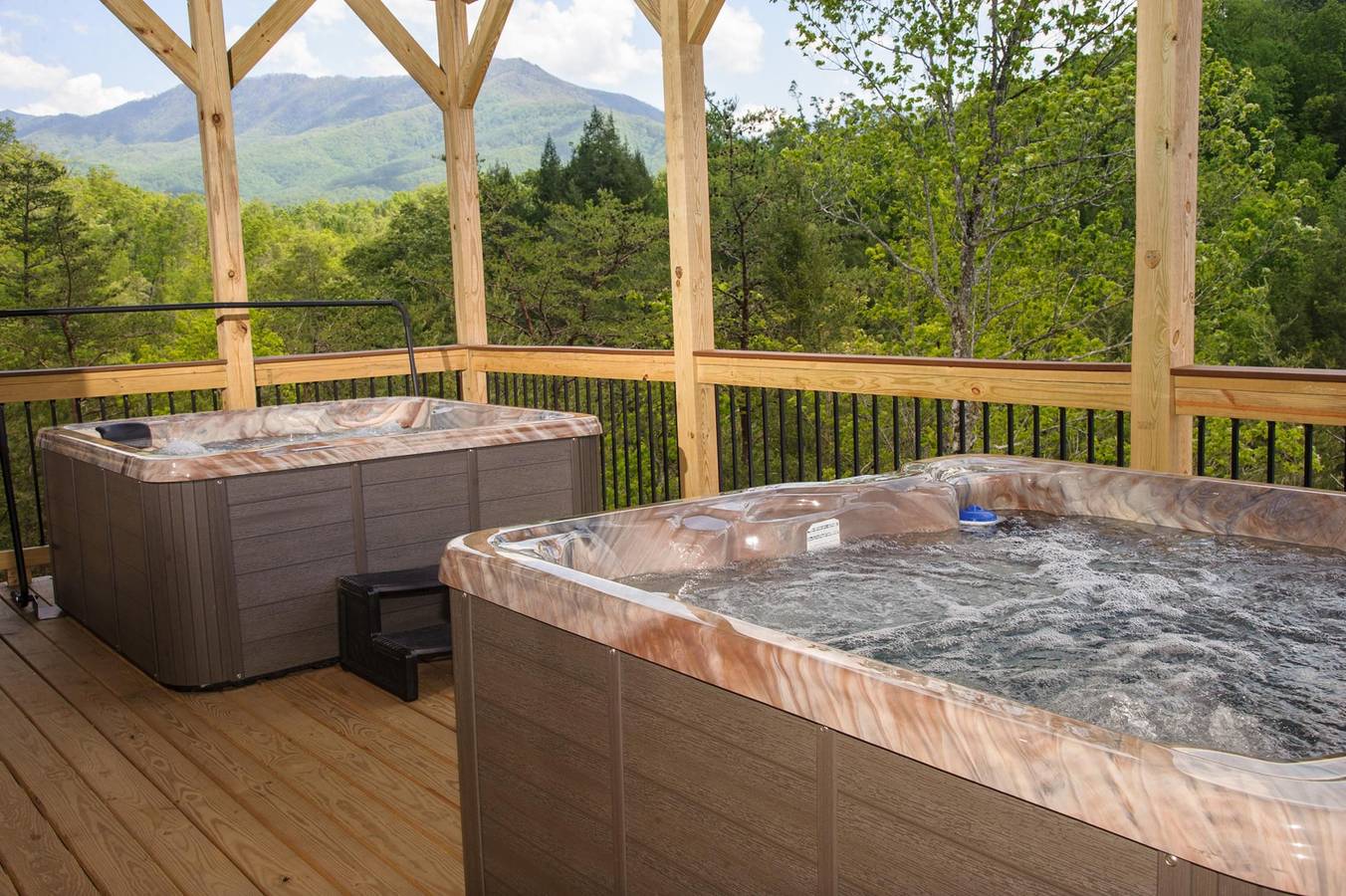Breathtaking 14Br Cabin: Elevator, Views, Games, Hot Tubs Galore! in Pittman Center, Sevier County