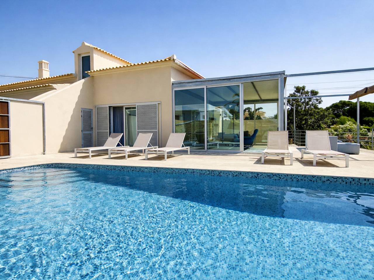 Modern Villa in Quarteira for 8 with Private Pool, Garden & Close to the Sea in Quarteira, Faro District