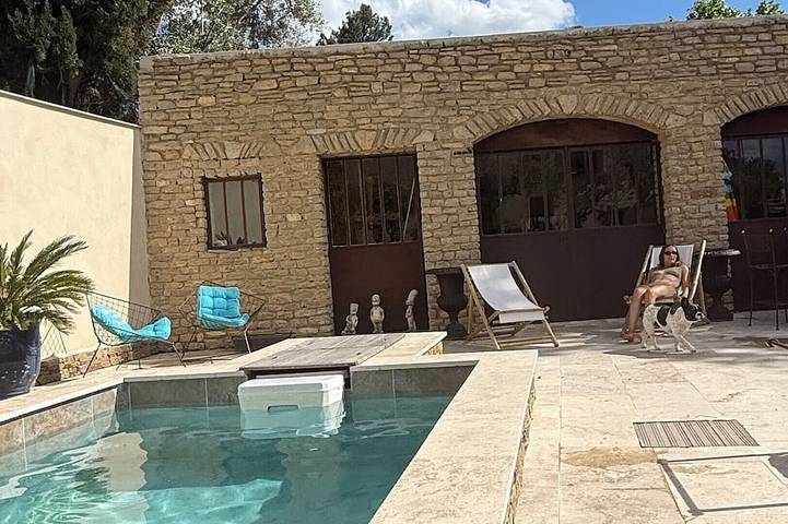 Appartement de vacances pour 2 personnes, avec piscine et jardin, animaux acceptés