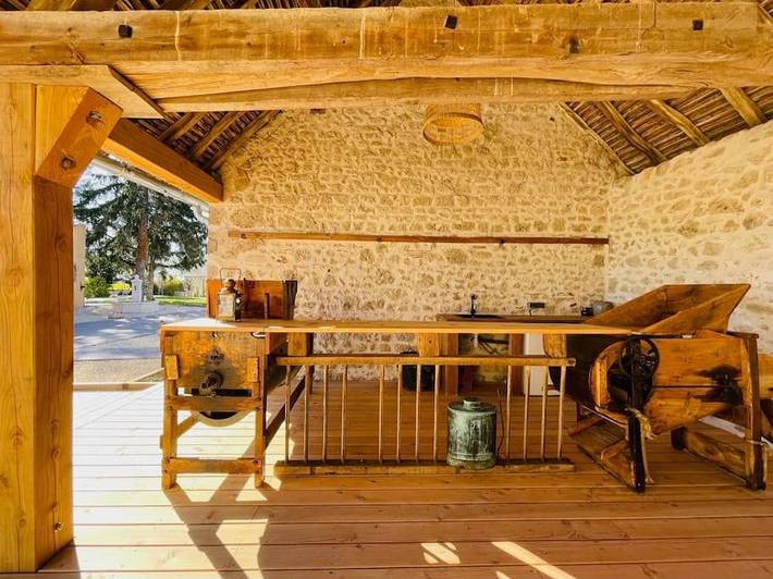 Location de vacances pour 6 personnes, avec terrasse ainsi que jacuzzi et jardin à Montaigu-le-Blin - 4