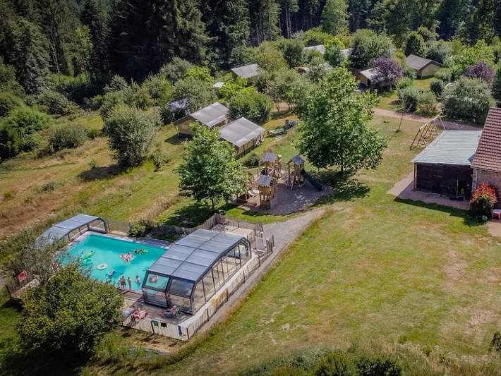 Camping pour 4 personnes, avec piscine