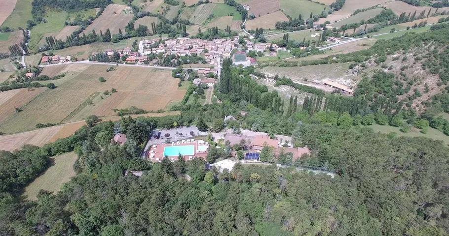 Hotel para 2 personas, con jacuzzi y piscina para niños además de jardín y piscina - 1