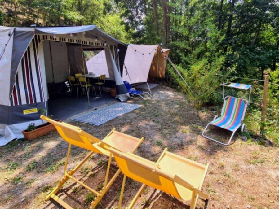 Camping Le Canigou - Caravane 4 personnes - Caravane vintage et tente 4p in Espira-de-Conflent, Région de Prades