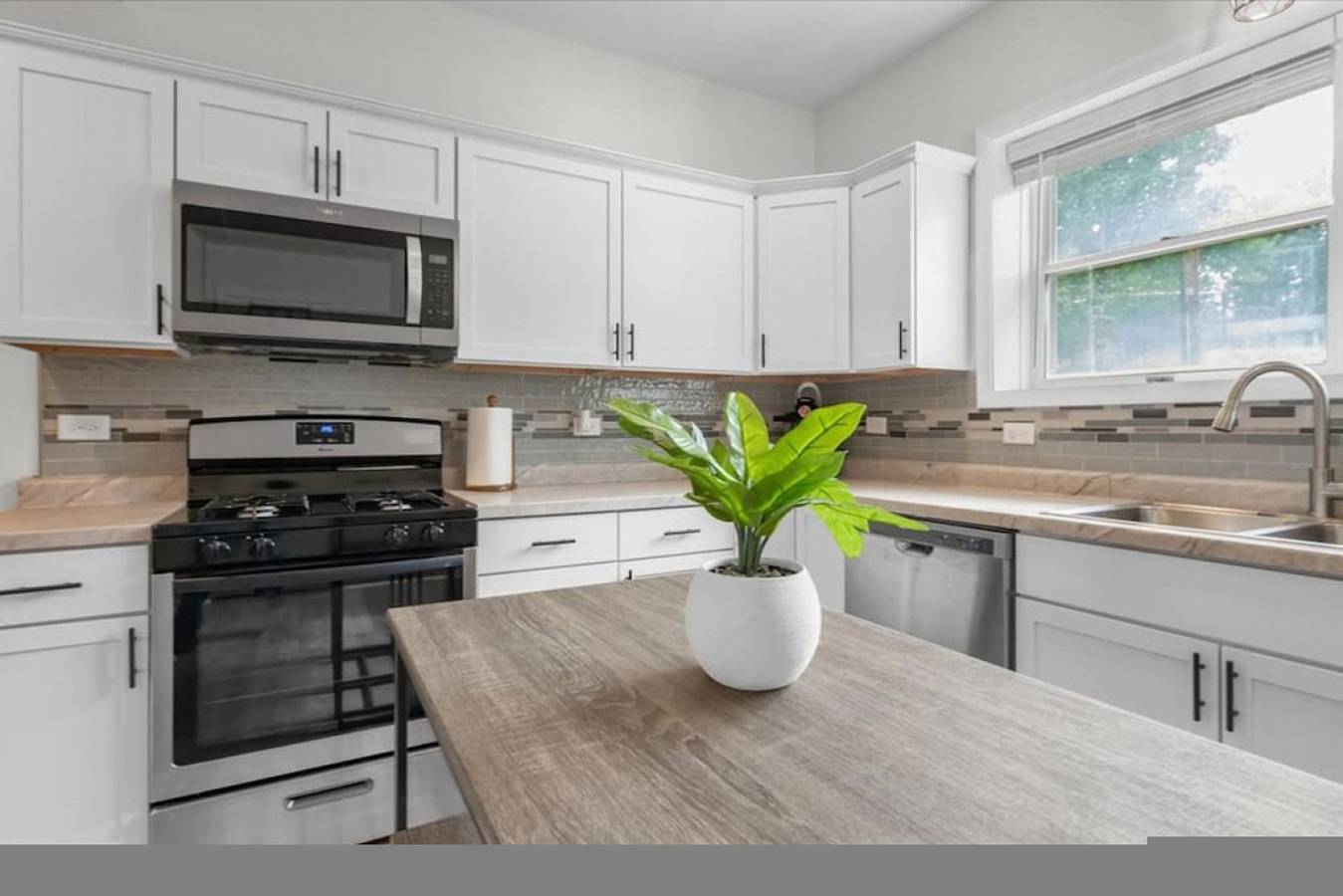 King bed | Crystal Lake | Mchenry | Cary | Cozy in Condado de McHenry