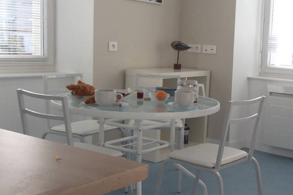 Appartement entier, Appartement Lumineux Au Sein D'Une Petite Residence Avec  Jardin in Pont-l'Abbé, Région de Quimper