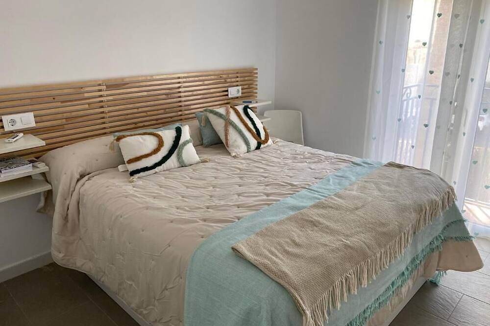 Entire apartment, Apto. Buganvillas Ideal for couples in Playas de Vera, Vera