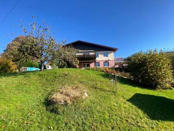 Gîte pour 4 personnes, avec piscine et vue ainsi que terrasse et jardin, animaux acceptés à Le Tholy