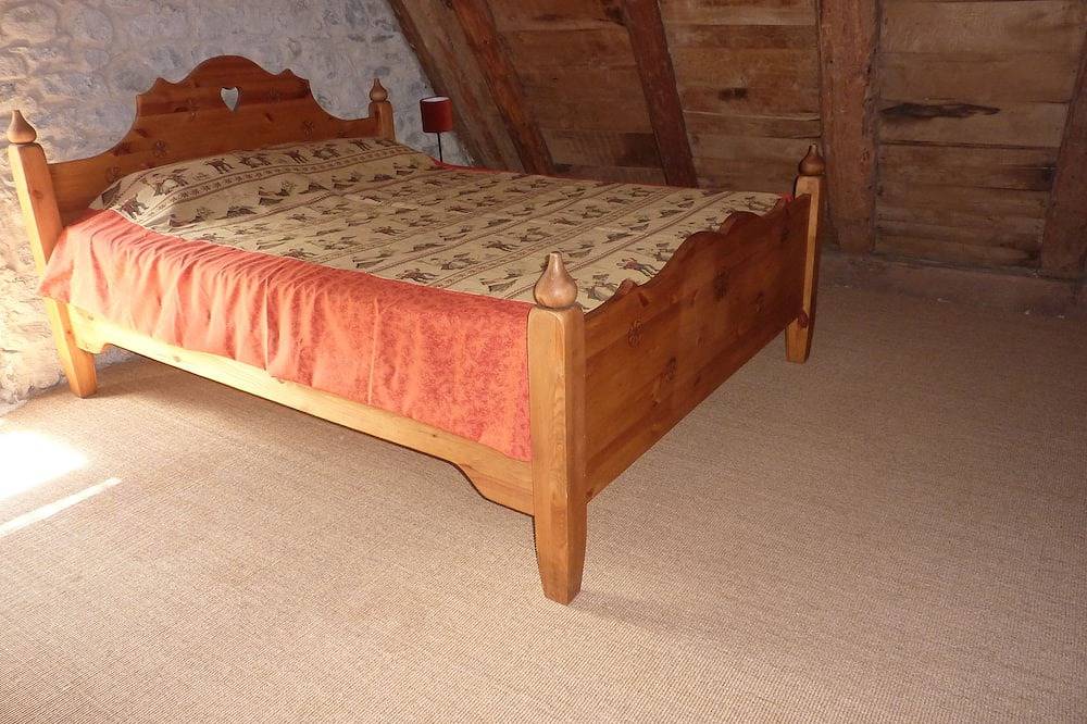 Campan Authentic thatched barn, completely renovated, very comfortable in Campan, French Pyrenees
