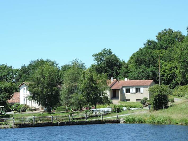 Gîte pour 6 personnes, avec vue sur le lac et jardin à Les Epesses - 2