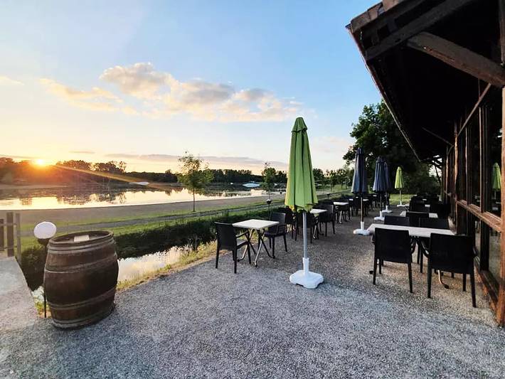 Camping für 4 Personen, mit Terrasse, mit Haustier in Vienne - 2