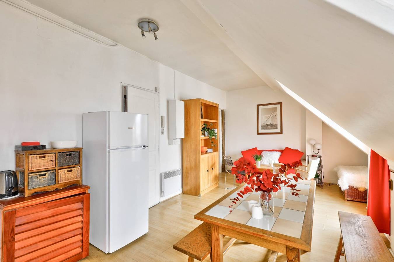 Ganze Wohnung, Cosy apartment under the roofs of Paris in 3e Arrondissement, Paris
