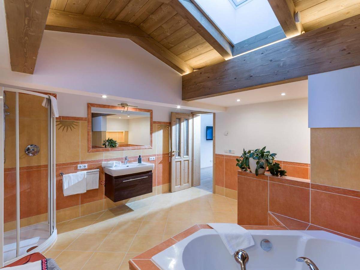 Chalet Weinberg T1 & T2 by Apartment Managers in Kirchberg in Tirol, Kaisergebirge