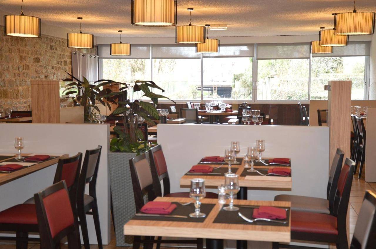 Hotel des Lauriers Roses in Bourbonne-les-Bains, Haute-Marne