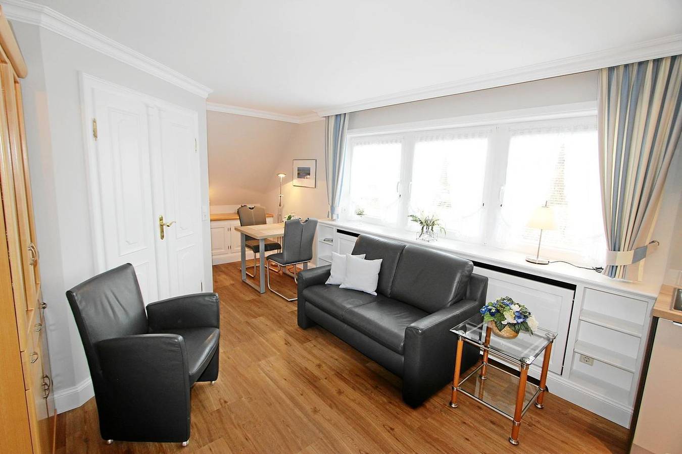 Ganze Wohnung, Modern eingerichtetes Ferienappartement auf einer Ebene in ruhiger Lage in Wenningstedt, Sylt