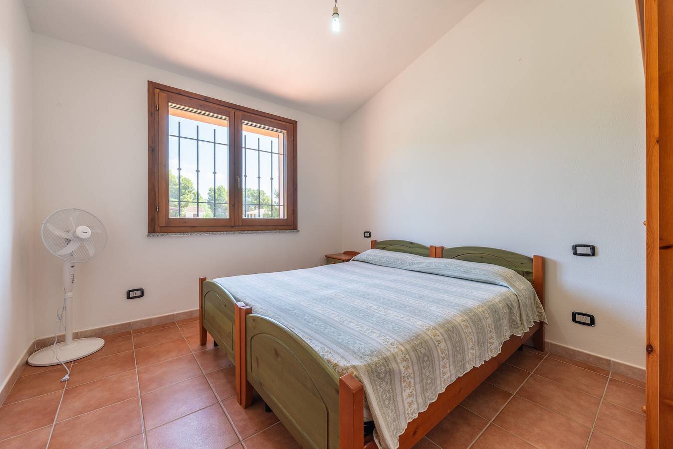 Casa de vacaciones 'Casa Giuliana' con terraza compartida, jardín privado y aire acondicionado in Playa de Porto Pino, Porto Pino