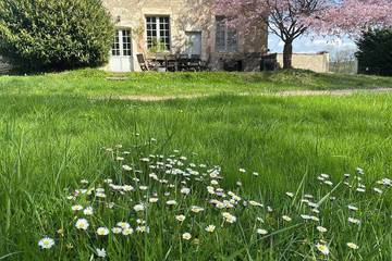 Gîte pour 13 personnes, avec jardin et sauna ainsi que terrasse et piscine à Vermenton