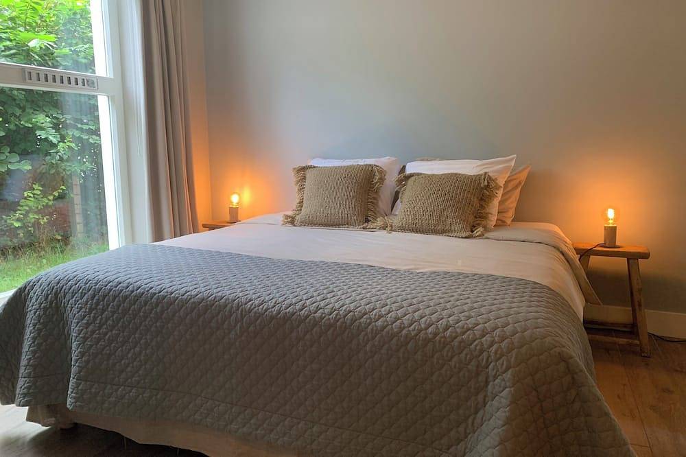 Luxury holiday villa close to the beach, surrounded by beautiful nature! in Renesse Strand, Renesse