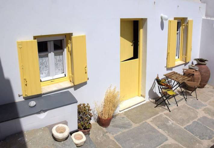 Holiday rental for 4 people, with terrace, child-friendly in Tinos