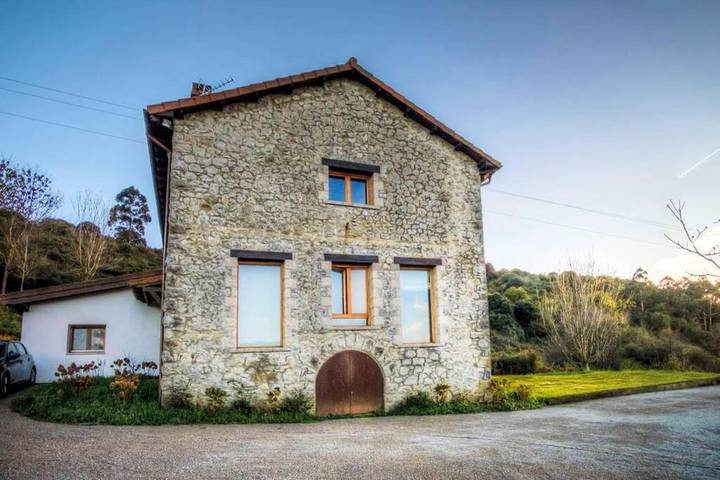 Chalet para 14 personas, con vistas además de terraza y jardín en Comarca de Santander - 4