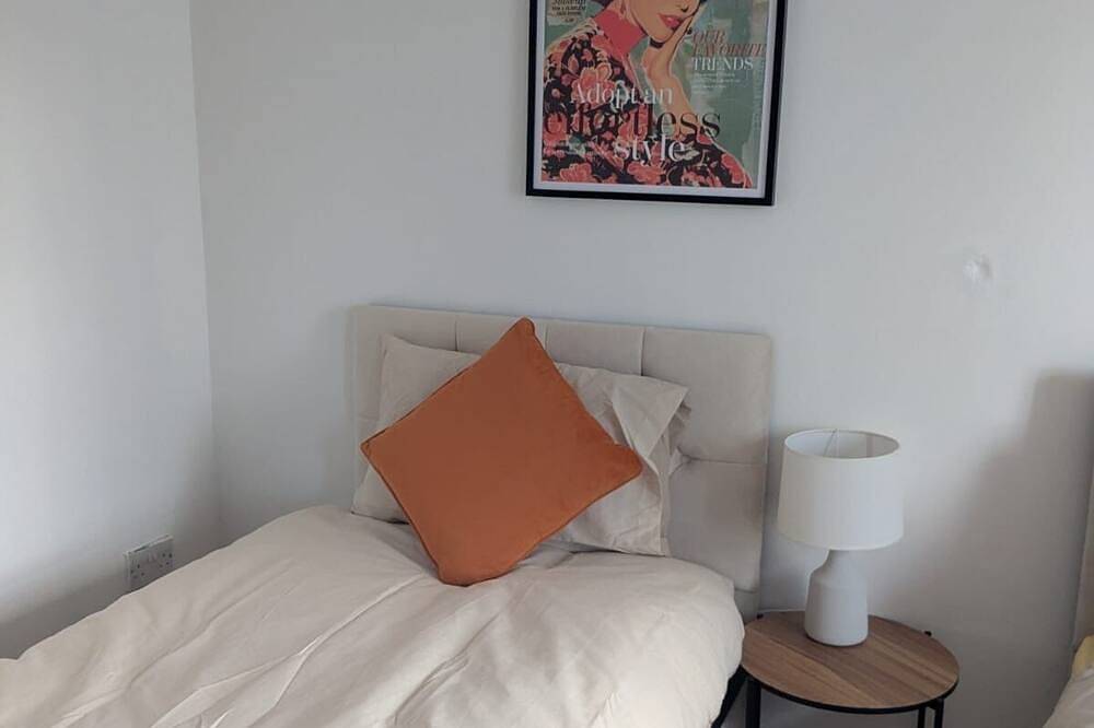 Entire apartment, Saffron&Space *Parking *Sleeps 5 in Swindon, North Wessex Downs