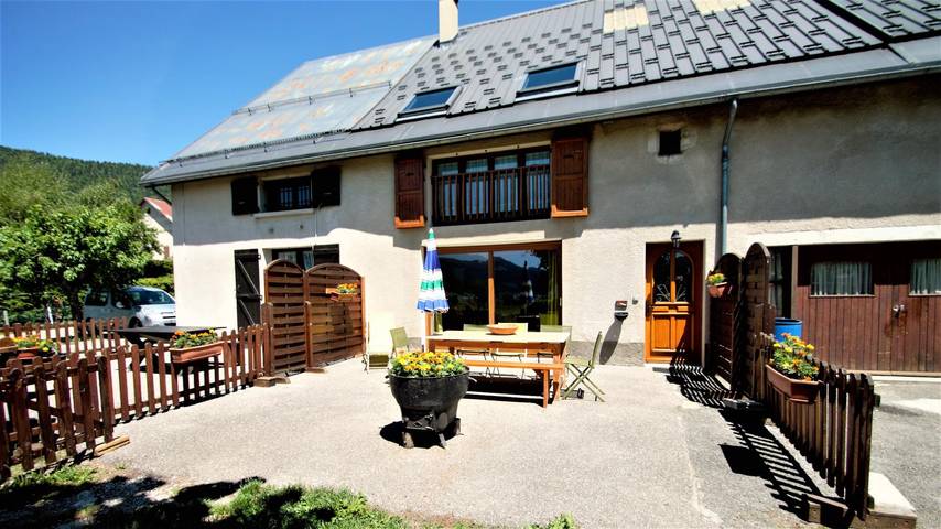 Gîte pour 8 personnes, avec terrasse et jardin - 1