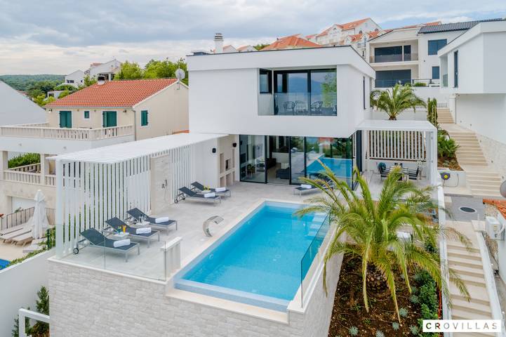 Villa pour 8 personnes, avec vue sur l’océan et piscine à Sutivan