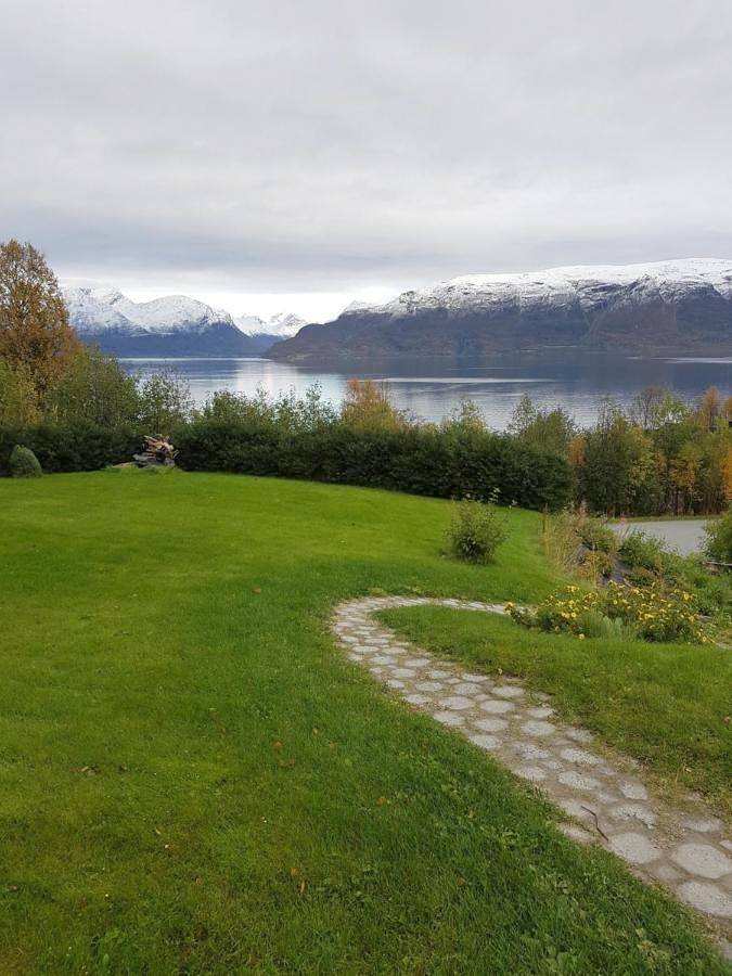 Ferienwohnung für 4 Personen, mit Garten und Seeblick sowie Ausblick in Lyngen - 4