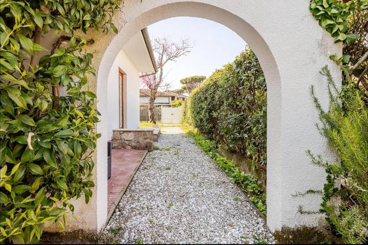 Villa pour 4 personnes, avec Balcon et Terrasse ainsi que Jardin et Vue à Forte dei Marmi - 4