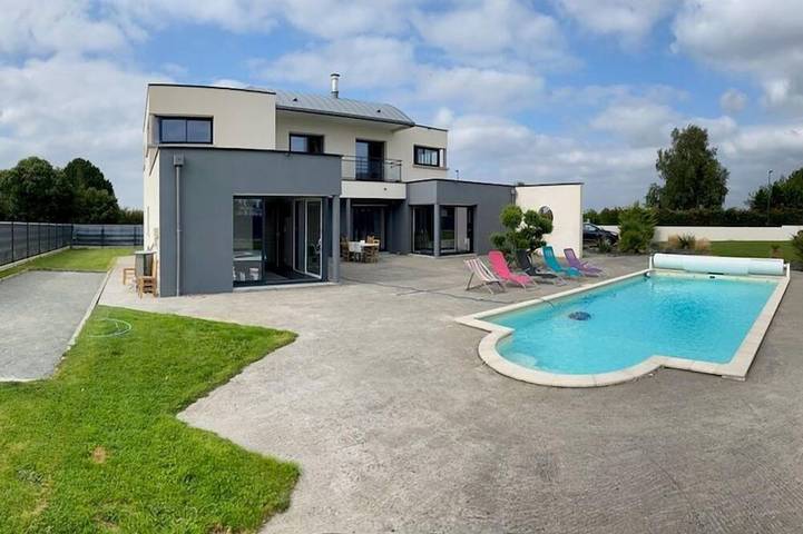 Location de vacances pour 12 personnes, avec Balcon ainsi que Jacuzzi et Jardin à Montauban-de-Bretagne