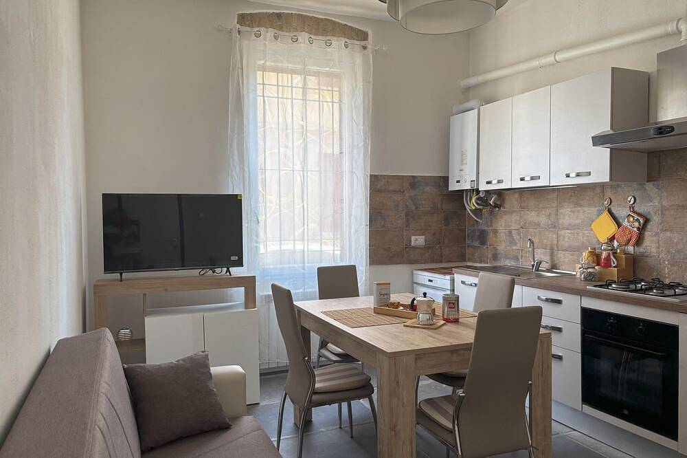 Entire apartment, New! Cozy apartment in the center, near Qc Salsomaggiore, free parking and Wi-Fi in Salsomaggiore Terme, Parma Province