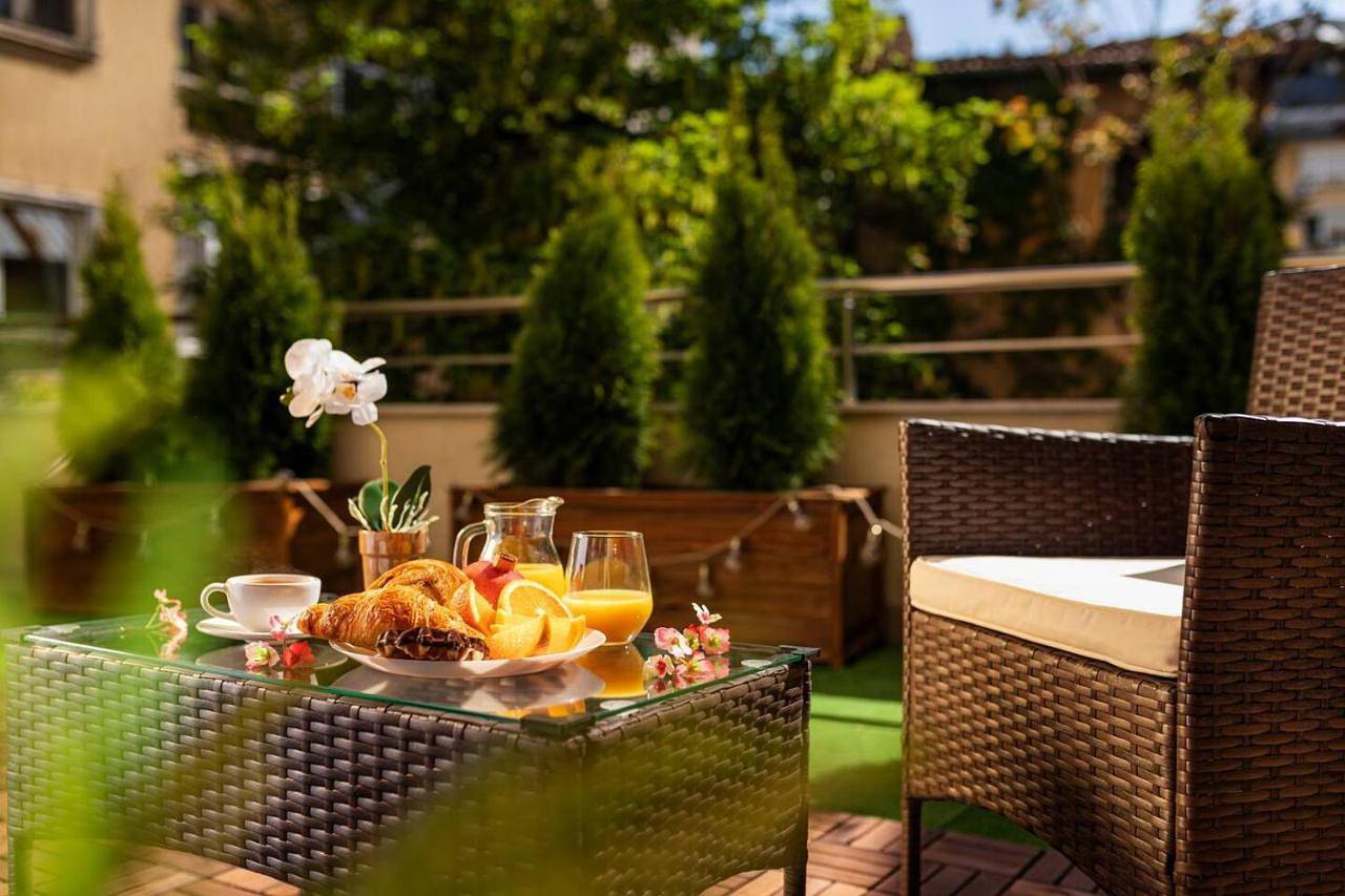 Free Parking On Premises Huge Terrace in Sofia, Bulgarien
