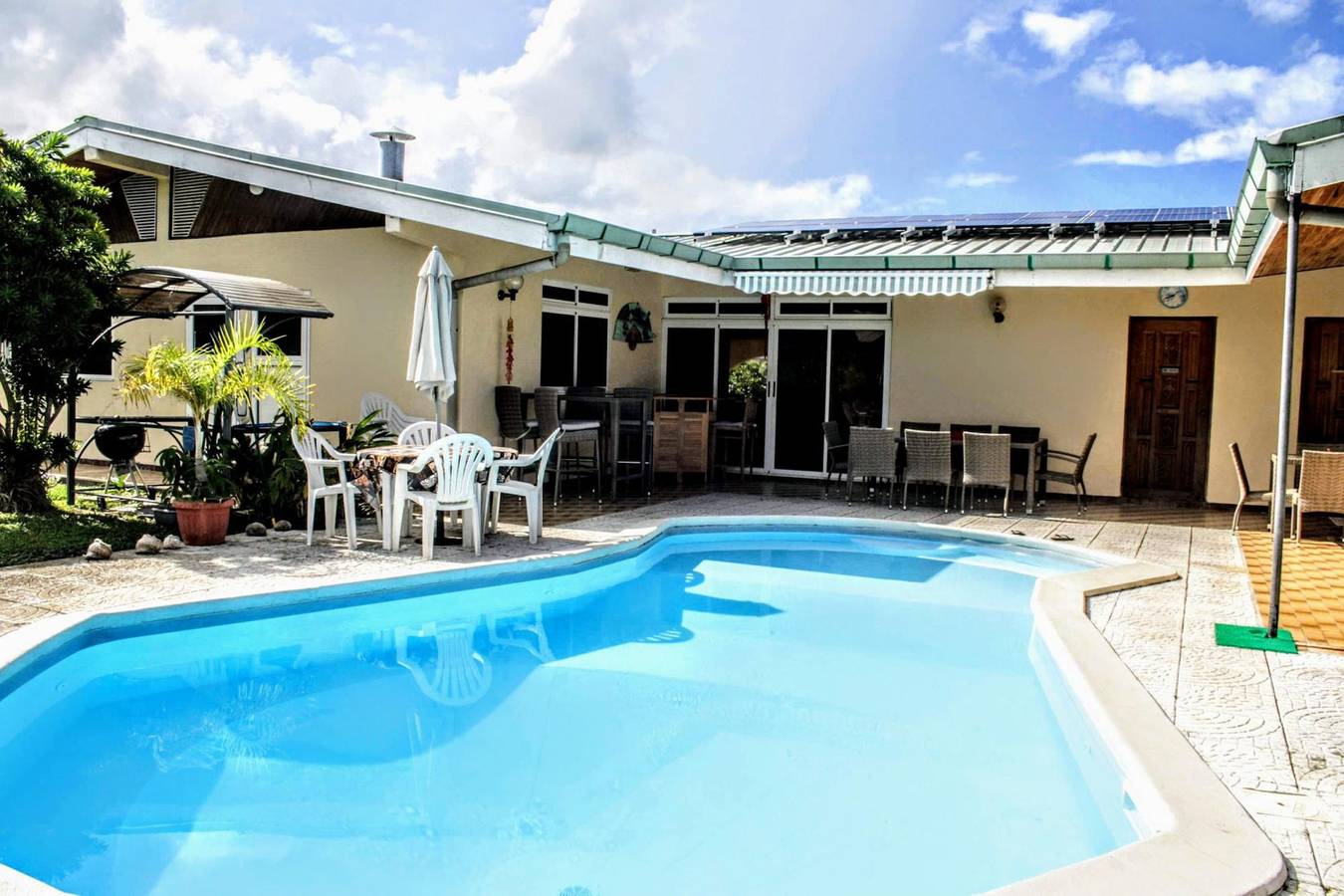 Ganzes Studio, Tahiti - Sanny's Place Family Room & Pool in Punaauia, Tahiti