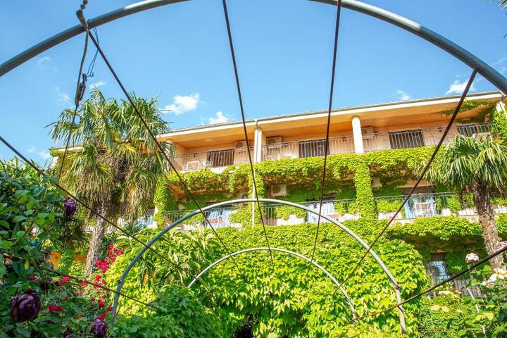 Casa de huéspuedes para 2 personas, con jardín además de balcón y vistas en Alcaraz
