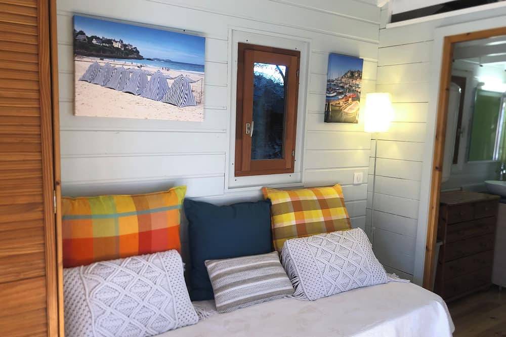 Two-bedroom apartment in the heights of Nice: Small chalet with private garden. in Nice (France), Mediterranean Coast (France)