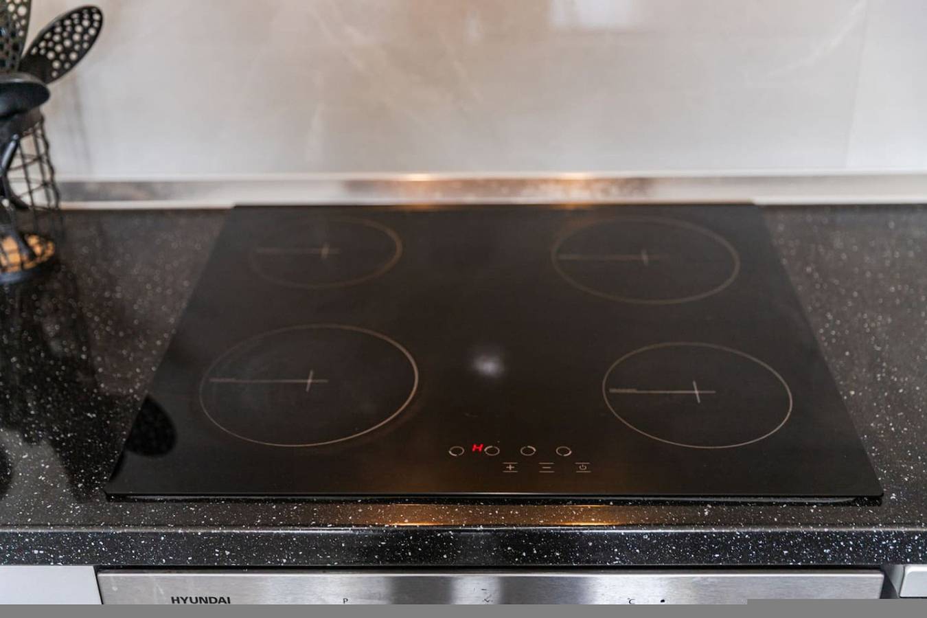 Ganze Wohnung, Beachfront Apartment with Pool Access in Shëngjin, Lezhë