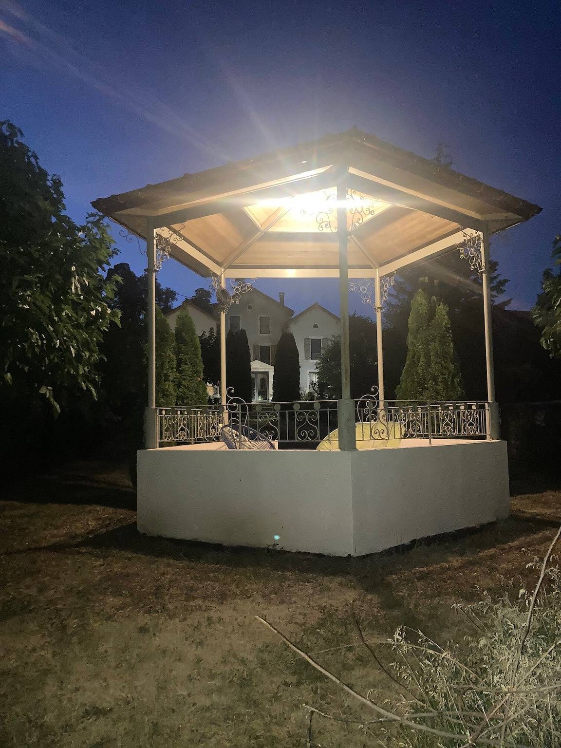 Appartement entier, Appartement 'Le Kiosque De Compostelle' avec piscine partagée, jardin privé et Wi-Fi in Espaly-Saint-Marcel, Haute-Loire