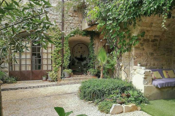 Gîte pour 4 personnes, avec jardin, animaux acceptés à Fons-sur-Lussan