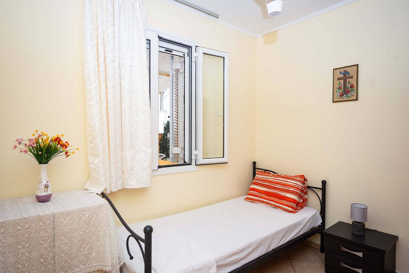 Spacious 2 Bd Detached House in Kefalonia w Patio in Lixouri, Kefalonia