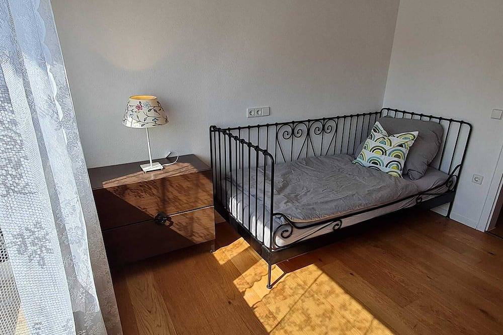 Ganze Wohnung, Helle 3-Zi-Wohnung/ Nähe Messe und Flughafen Stuttgart, zentral & grün in Wolfschlugen, Landkreis Esslingen