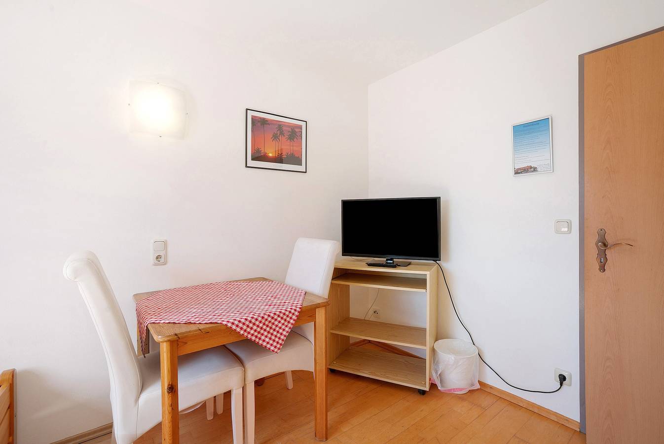Knödelhof 'Zimmer C', 2-Bett-Zimmer mit gemeinsamer Terrasse und Wlan in Putzbrunn, Oberbayern