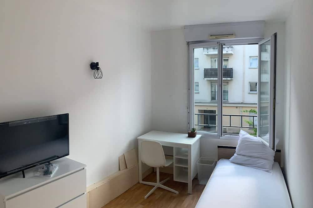 Apartamento entero, Superb bright apartment 2 minutes from Cergy station in Cergy, Valle del Oise
