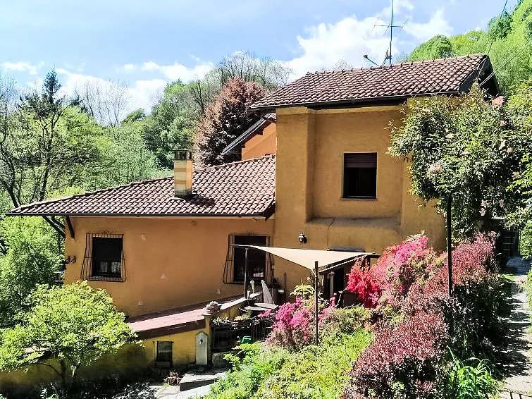 Entire apartment, 3 Rooms 6 People in Comune di Arona, Lago Maggiore (Piemonte)