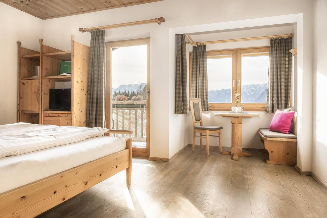 Family room, shower, toilet, balcony in Salzkammergut Mountains, Scheffau am Tennengebirge