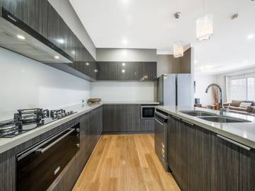 Holiday Rental for 9 People in Perth, Western Australia, Photo 2