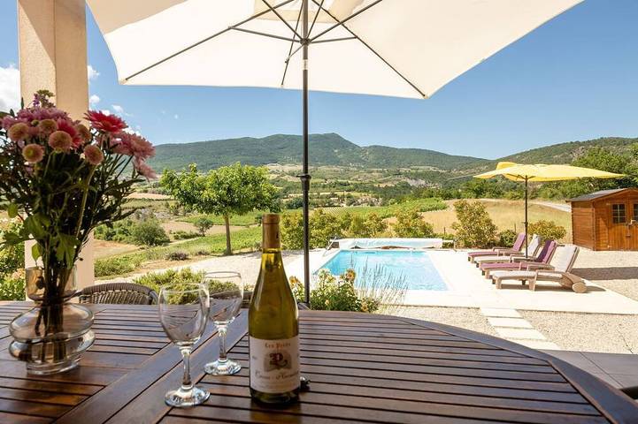 Location de vacances pour 6 personnes, avec jardin et piscine, animaux acceptés à Sainte-Jalle - 2