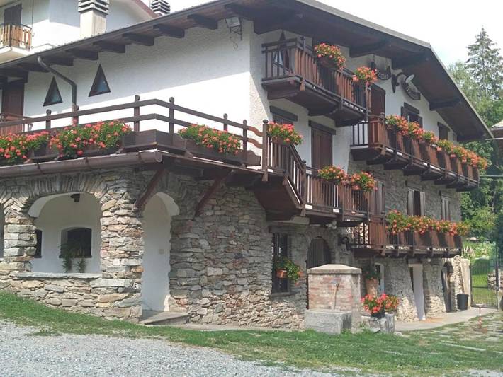 Location de vacances pour 3 personnes, avec Jardin et Vue à Fenestrelle
